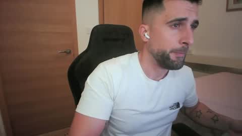 Snapshot of iberian_macho chatting on October 24, 4:08 pm iberian_macho online show from October 24, 4:08 pm