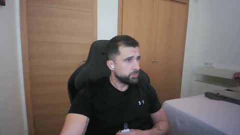 Snapshot of iberian_macho chatting on October 20, 9:03 am iberian_macho online show from October 20, 9:03 am