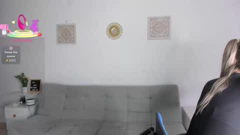 ice_y_abigail online show from December 3, 12:17 pm