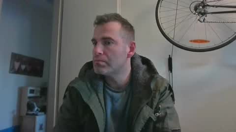 idontknowwhy1 online show from December 18, 9:14 am