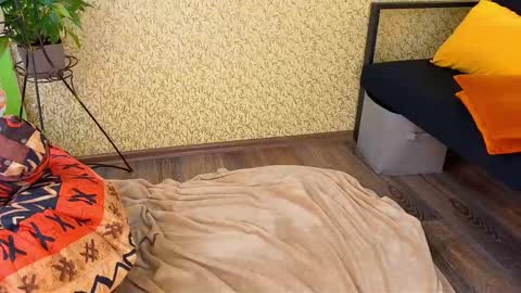 Emmy  help me reach 100 thumbs up online show from September 10, 9:43 am