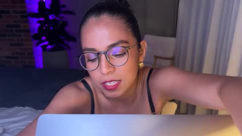 Snapshot of illaroom chatting on February 2, 2:06 am Kloe online show from February 2, 2:06 am