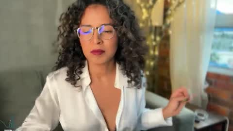 Snapshot of illaroom chatting on December 23, 10:23 pm Kloe online show from December 23, 10:23 pm