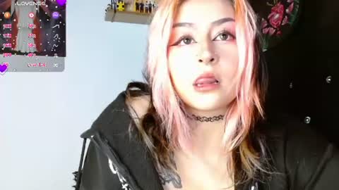 iluromi_ online show from July 1, 2:59 pm