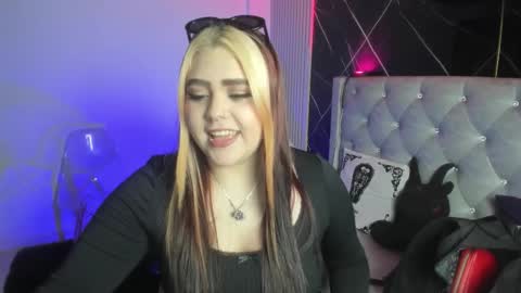 im_bunny__ online show from December 1, 4:16 pm