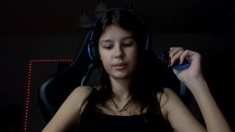 im evelyn online show from November 10, 5:27 pm