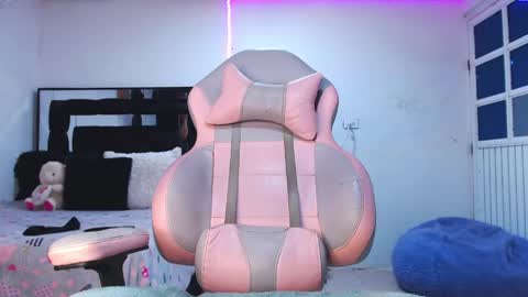 KEIZY  online show from April 18, 6:26 am