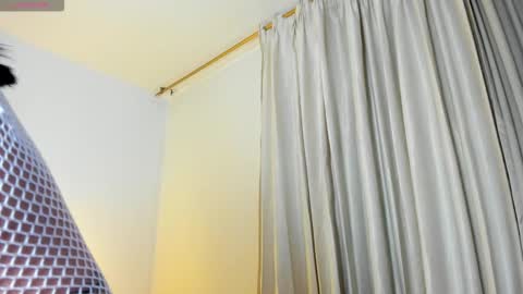 im_maitee online show from November 12, 4:48 am