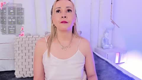 Mailyn Jung online show from February 19, 12:26 pm