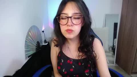 Snapshot of im_misssilver chatting on October 2, 2:32 am im_misssilver online show from October 2, 2:32 am