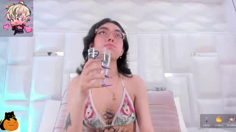 Moly  online show from October 25, 9:15 pm