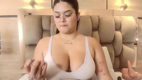 im mou  online show from November 11, 12:40 pm