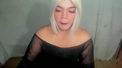 ella may online show from November 14, 11:01 am