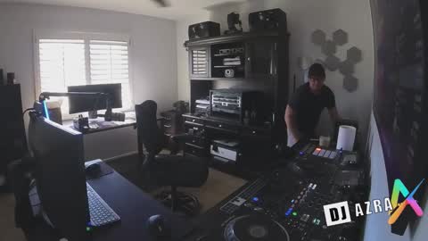 Snapshot of imdjazra chatting on October 29, 9:37 pm DJ Azra online show from October 29, 9:37 pm