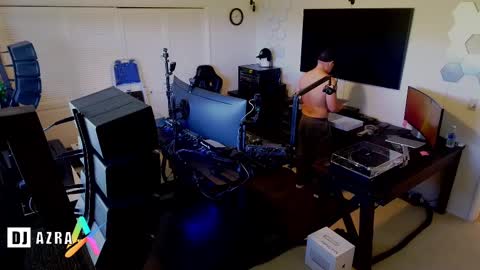 Snapshot of imdjazra chatting on February 22, 8:42 pm DJ Azra online show from February 22, 8:42 pm