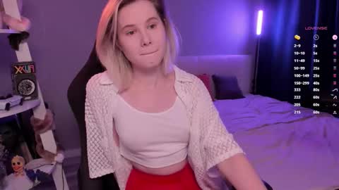 Mia online show from March 15, 11:24 am