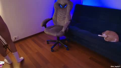 TAYLOR  online show from September 18, 10:14 pm