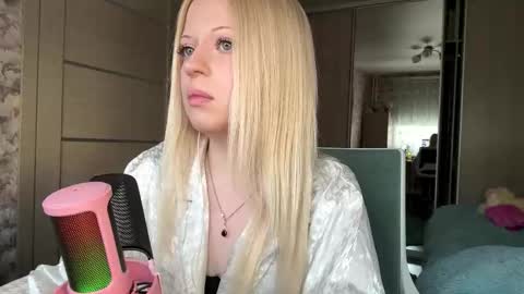 Lola online show from March 17, 11:37 am