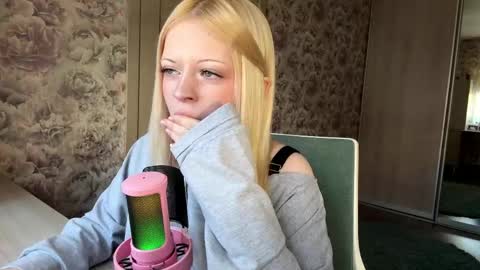 Lola online show from March 22, 12:09 pm