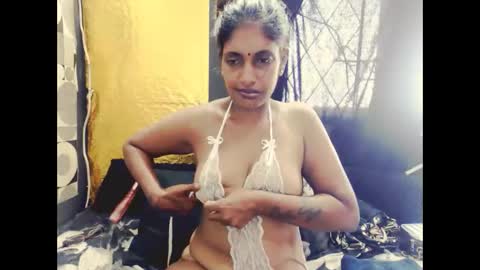 indianhoneyx online show from February 3, 6:22 am