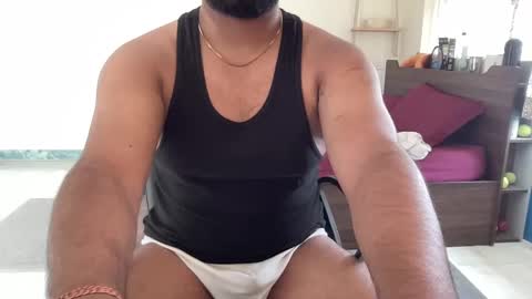 indianhorny20 online show from December 24, 8:33 am