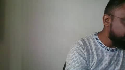 Snapshot of indianlover1433 chatting on January 16, 7:49 am Indian lover online show from January 16, 7:49 am