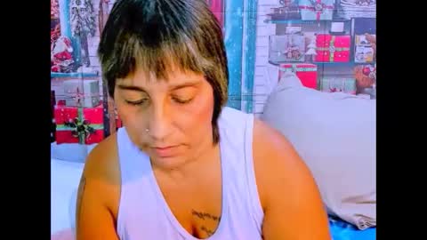 indianroxy27 online show from December 18, 7:09 pm