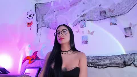 Snapshot of ineedmydaddy_ chatting on October 13, 1:18 am Luna  online show from October 13, 1:18 am