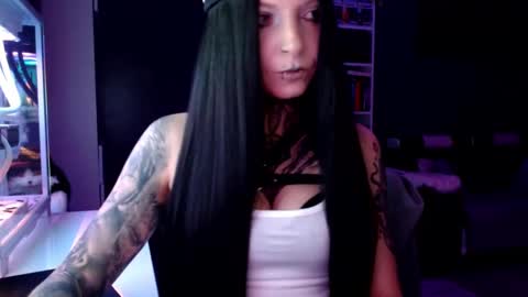 Snapshot of inesdesire chatting on March 9, 9:14 pm InesDesire online show from March 9, 9:14 pm