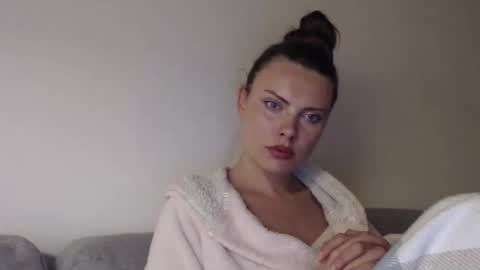 Sweet girl online show from April 22, 9:00 pm