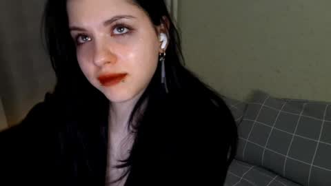 Mia online show from April 5, 2:25 pm