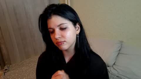 Mia online show from March 30, 1:22 pm