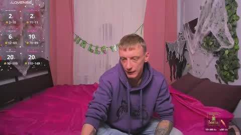 Snapshot of inkedjamesx chatting on October 14, 10:40 am James online show from October 14, 10:40 am