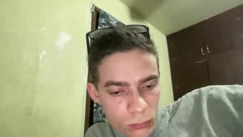 intelligentmanxoxwise696323890 online show from March 2, 7:15 am