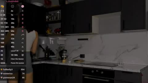 Snapshot of internetsexplorer chatting on December 21, 2:19 am Bernadette  Join  online show from December 21, 2:19 am