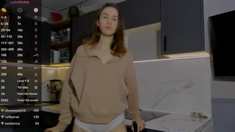 Snapshot of internetsexplorer chatting on December 14, 1:06 am Bernadette  Join  online show from December 14, 1:06 am