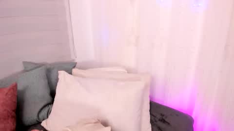 iris_hottt0 online show from April 14, 2:04 am