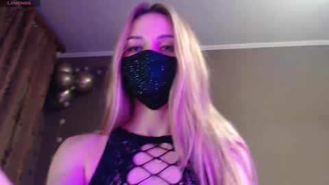 Lily online show from November 10, 8:44 pm