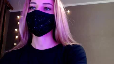 Lily online show from December 18, 3:18 pm