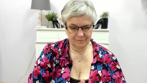 I R I S online show from March 25, 7:15 am