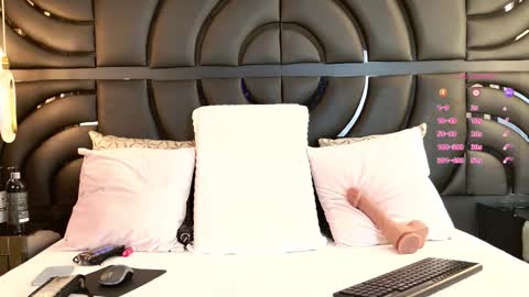 Iris online show from March 21, 12:10 pm