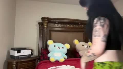 irissweets online show from October 28, 12:00 am