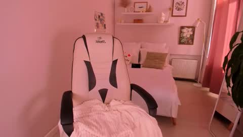  IRMA  FOLLOW ME  online show from March 21, 7:47 am