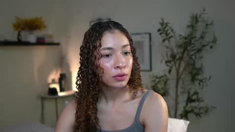 isa_____ online show from June 24, 5:58 am