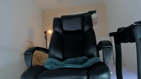 isaac_cryston online show from February 5, 10:24 pm