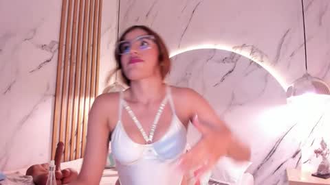 isabelastefano online show from November 11, 3:31 am