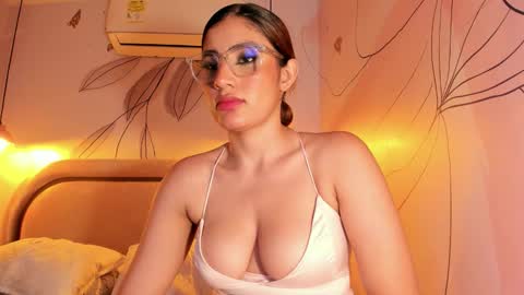 isabelastefano online show from February 15, 3:31 am