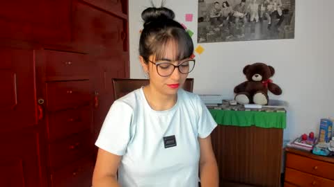 Snapshot of isabella22_1 chatting on December 4, 1:58 pm Isabella22 1 online show from December 4, 1:58 pm