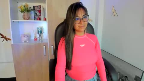 Snapshot of isabella22_1 chatting on February 19, 12:11 pm Isabella22 1 online show from February 19, 12:11 pm
