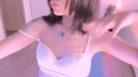 Isabella online show from August 2, 8:43 pm